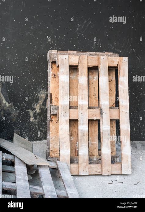 Broken pallet hi-res stock photography and images - Alamy