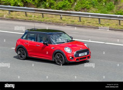 2017 red Mini Cooper One hatchback 1499cc petrol 6 speed manual 2dr ...