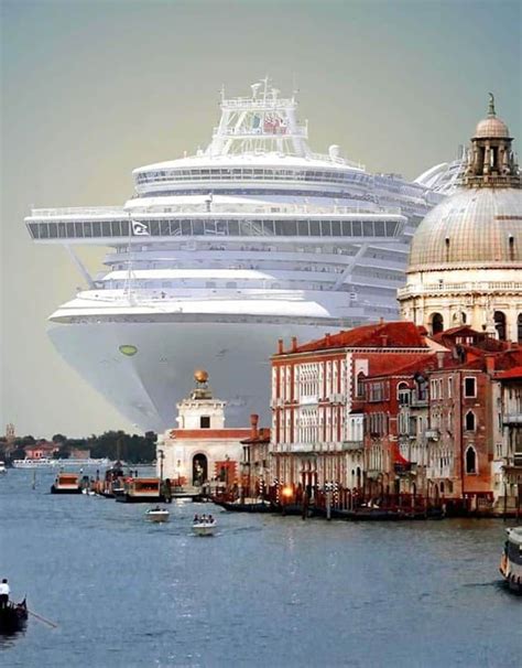 The biggest cruise ship in the world in Venice - 9GAG