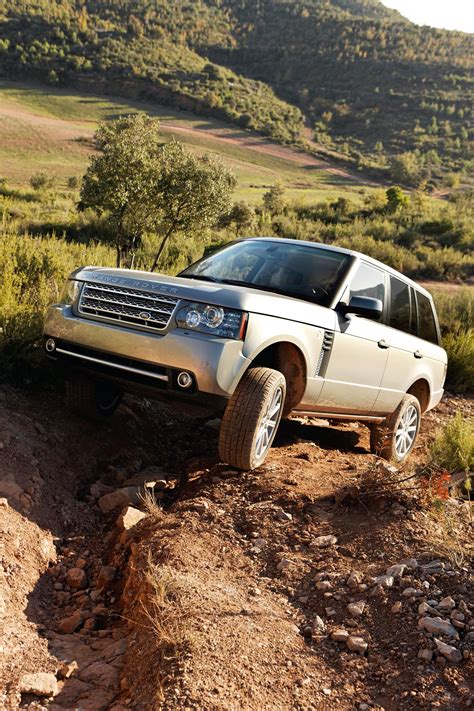 Silver Land Rover Range Rover Off Roading | Voiture futuriste, Voiture