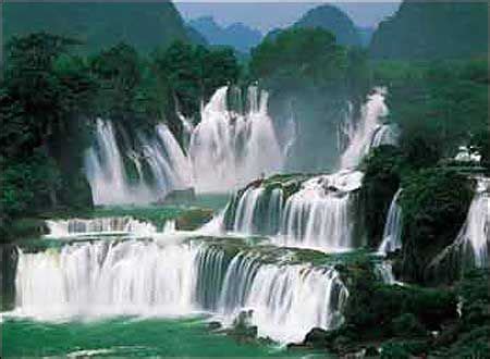 Tsangpo Badong Waterfalls in the Great Yarlung Tsangpo Canyon China ...