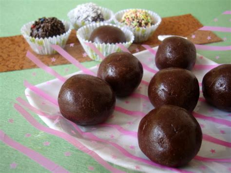 Marie Biscuit Chocolate Balls - Eggless Choco Balls Recipe