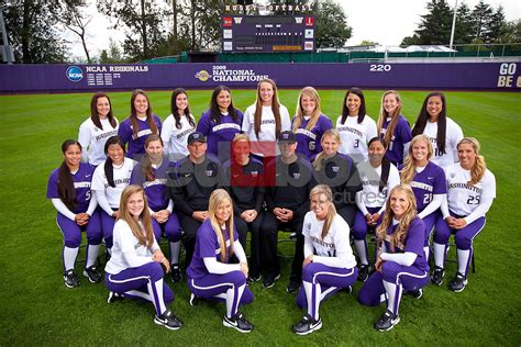 Washington Husky Softball