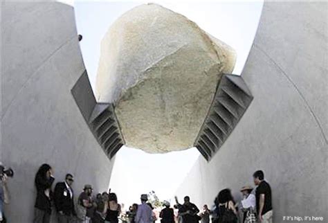 Levitated Mass | Michael Heizer - Arch2O.com