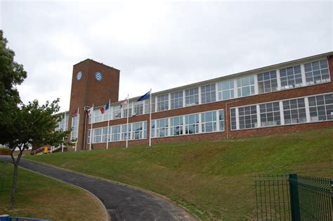 Hillcrest School © Julian P Guffogg :: Geograph Britain and Ireland