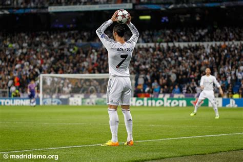 Cristiano Ronaldo throw-in. www.madridismo.org