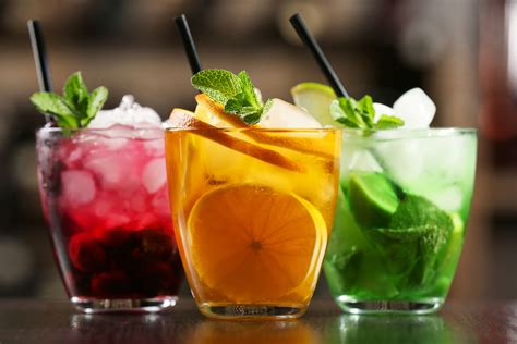 Best Places for Craft Cocktails In Woodland Hills