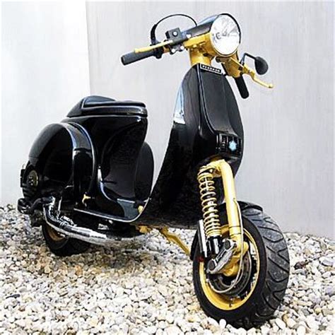 Gambar Mewarnai Motor Vespa