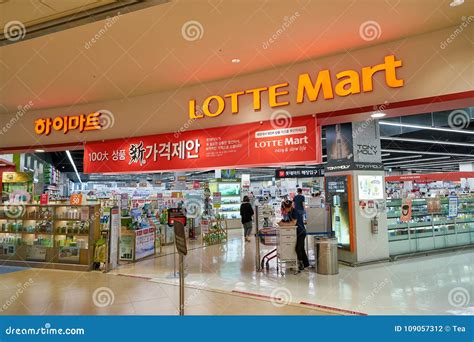 Lotte Mart editorial photography. Image of interior - 109057312