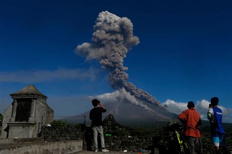 Mayon Volcano Eruption: Philippines Raises Alert Level - Photogallery