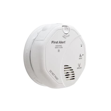 First Alert Wireless Interconnect AC Hardwired 120-Volt Photoelectric Sensor Smoke Detector at ...