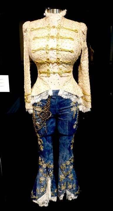 Grammy museum, Dolly parton, Fuchsia dress