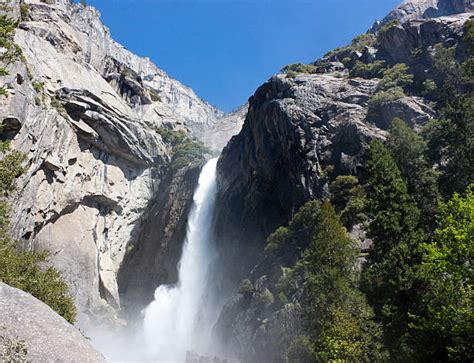 530+ Cascadas Bajas De Yosemite Fotografías de stock, fotos e imágenes libres de derechos - iStock