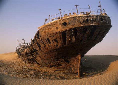 30 Beautifully Haunting Shipwrecks From Around the World | Verlassene schiffe, Alte verlassene ...