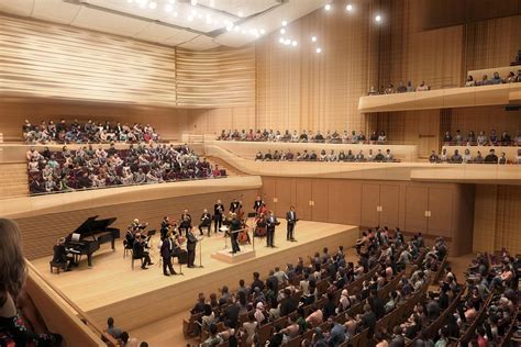 New York Philharmonic David Geffen Hall Renovation Will Open Two Years Early - Bloomberg