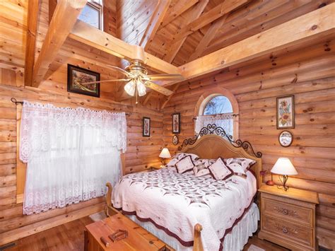 Alpine Ski Lodge Cabin in Gatlinburg w/ 2 BR (Sleeps6)