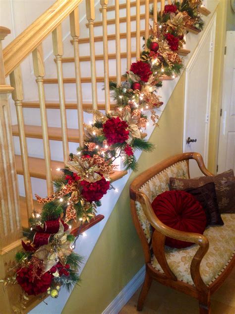 Decorate The Staircase For Christmas – 45 Beautiful Ideas - Decoration Love