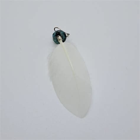 Boucle d’oreille unique en argent avec Hématite et plume de cygne - CamilaCreations