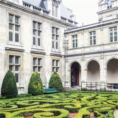 Le Marais: A Paris Travel Guide to An Iconic District in France