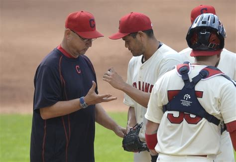 baseball - Why have some MLB managers stopped wearing uniforms ...