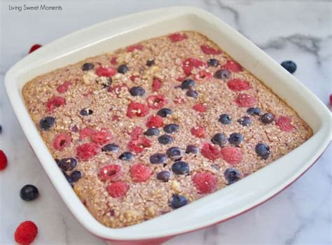 Baked Oatmeal with Berries - Living Sweet Moments