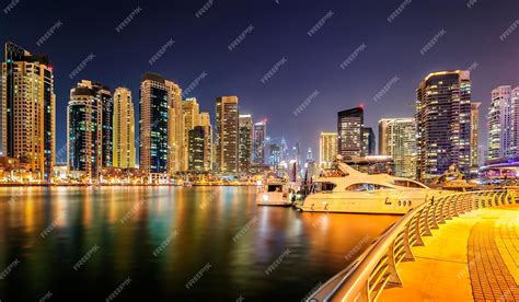 Premium Photo | Night dubai marina skyline dubai united arab emirates