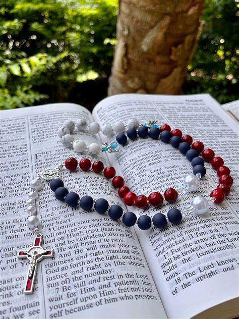 Patriotic Rosary Prayer Beads. Red White and Blue. - Etsy