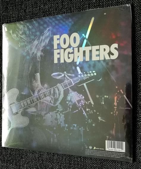 Dee Gees / Foo Fighters - Hail Satin - Vinylkoll