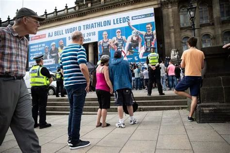 Hundreds of Tommy Robinson supporters march through Leeds in protest ...