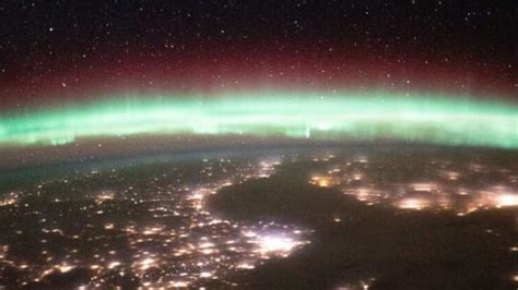 ISS shares awe-inspiring pictures of Earth's aurora from space. Seen ...