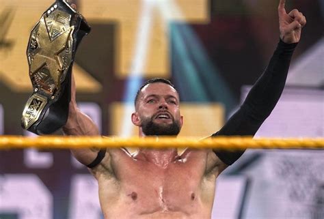 Finn Bálor devient champion de NXT