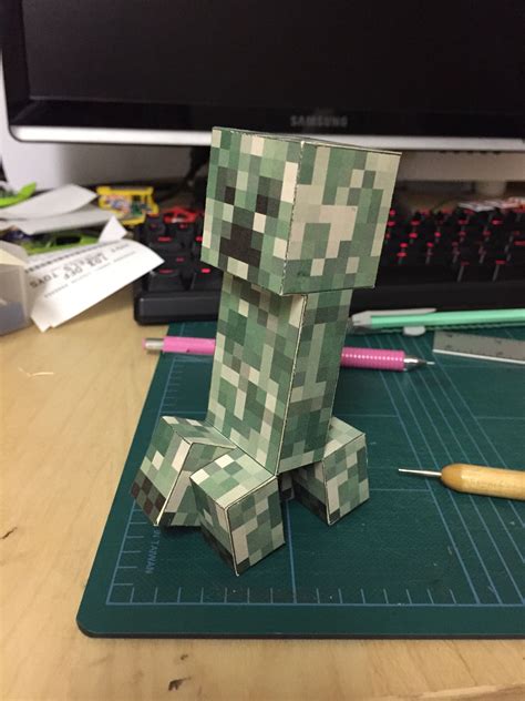 Minecraft Creeper Papercraft Single Sheet Minecraft Creeper with Legs ...