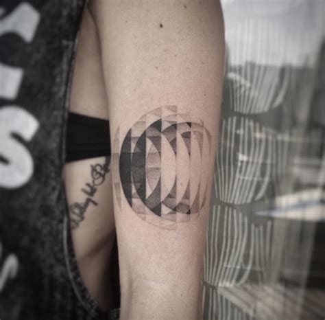 40+ Geometric Tattoo Designs For Men And Women - TattooBlend