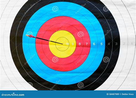 Target Archery: Hit The Mark (1 Arrow) Stock Photo - Image: 58487989