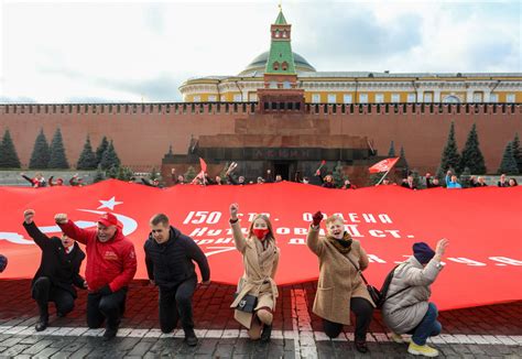 Russian Communists Commemorate October Revolution With Red Square Parade - The Moscow Times