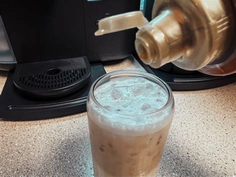 How to Make an Iced Caramel Latte with a Keurig - CoffeeHolli.com