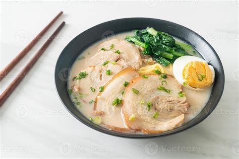 Ramen noodles in pork bone soup with roast pork and egg 5137770 Stock ...