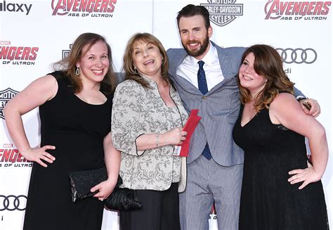 Chris Evans Family Photos, Wife, Parents, Age, Net Worth