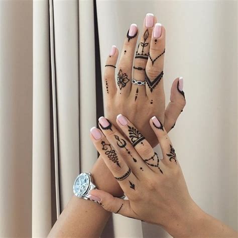 Veronica Krasovska on Instagram: Fingers #Veronicalilu | Finger tattoo for women, Ring finger ...