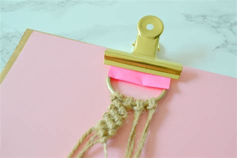 DIY Macrame Curtain Tie Backs Tutorial - Girl about townhouse | Curtain tie backs, Macrame diy ...