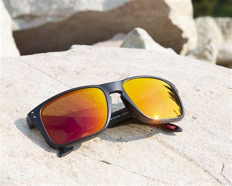 Oakley Men’s Holbrook Sunglasses: Classic Active Shades