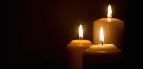 Lighting Memorial Candles On Yom Kippur | Shelly Lighting