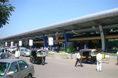 Round trip: Entrance in Pune - Pune International Airport