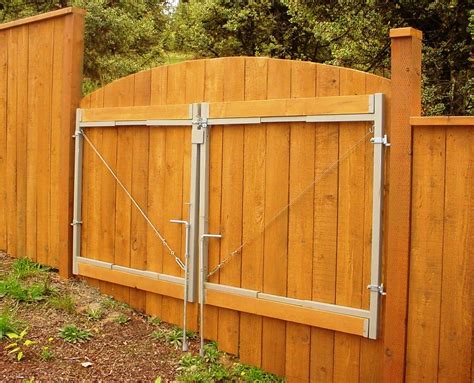 adjust a gate - Google Search | Wood gate, Adjust a gate, Gate