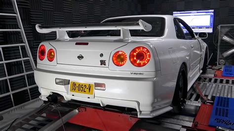 This modified Nissan Skyline GT-R R34 pulls nearly 800 bhp at the dyno