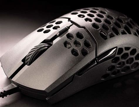 This Honeycomb Gaming Mouse Uses a Unique Vent Structure