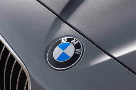 The BMW logo meaning and how it was slightly changed over the years | LaptrinhX