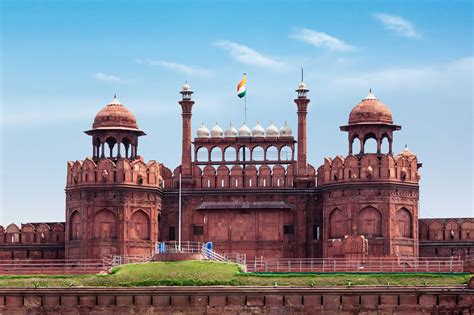 Top 10 famous historical places and monuments in India