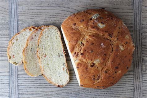 37 Cooks: Green Olive & Pimento Bread with a Hint of Cheese