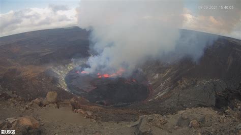 Hawaii Volcanoes NPS on Twitter: "Happening now: a new eruption of Kīlauea inside Halemaʻumaʻu ...